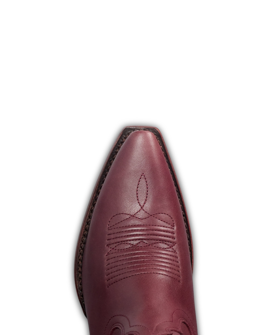 Toe view of The Annie Hearts - Wine Cowhide on plain background